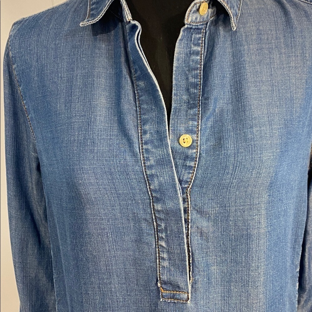 Chico’s Blue Denim Tencel Tunic Top Coastal Cottagecore Size Small - Picture 4 of 10